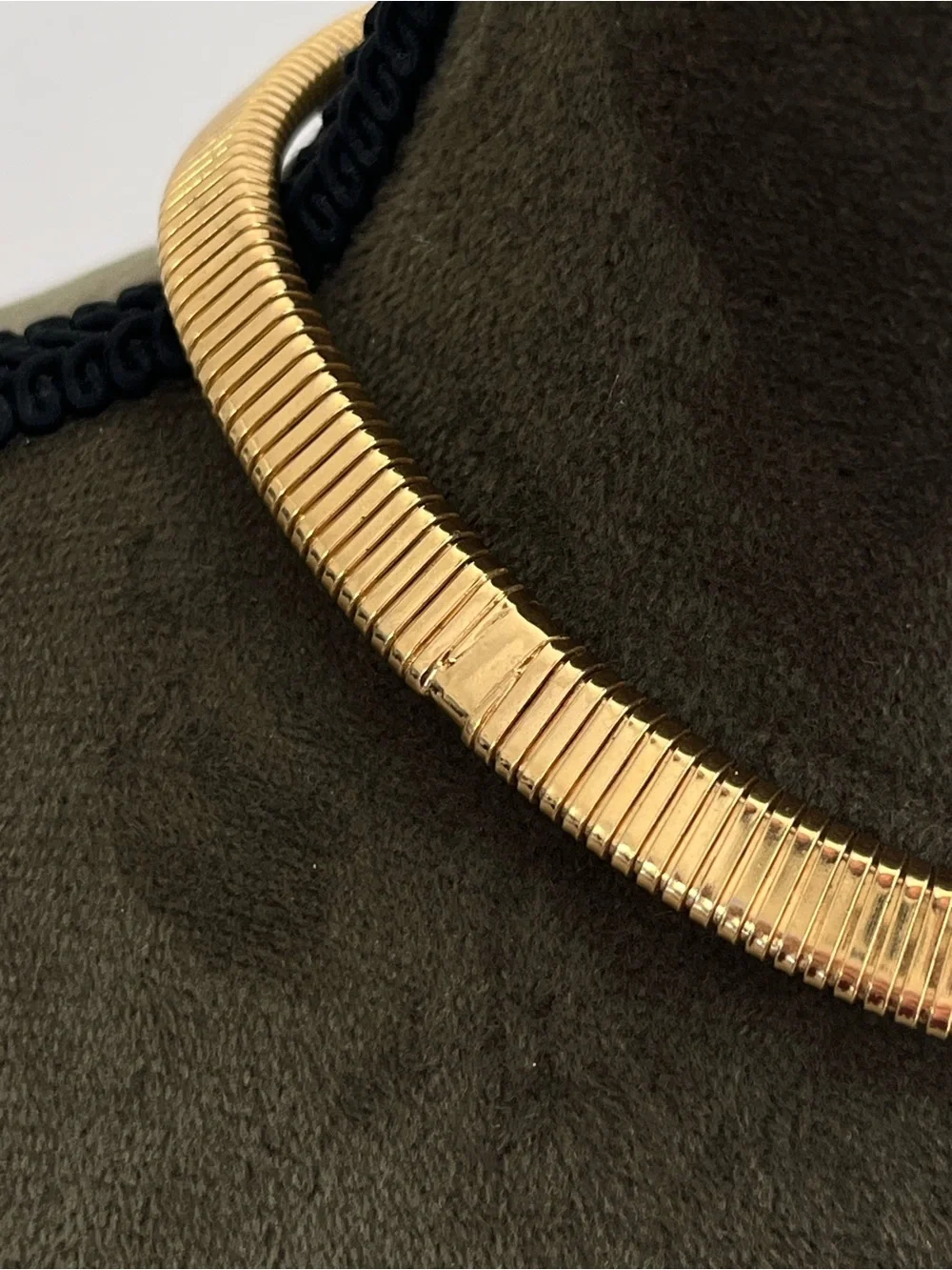 Authentic Vintage Dior Rhinestone Pavé Gold Thick Ribbed Chain Choker Necklace